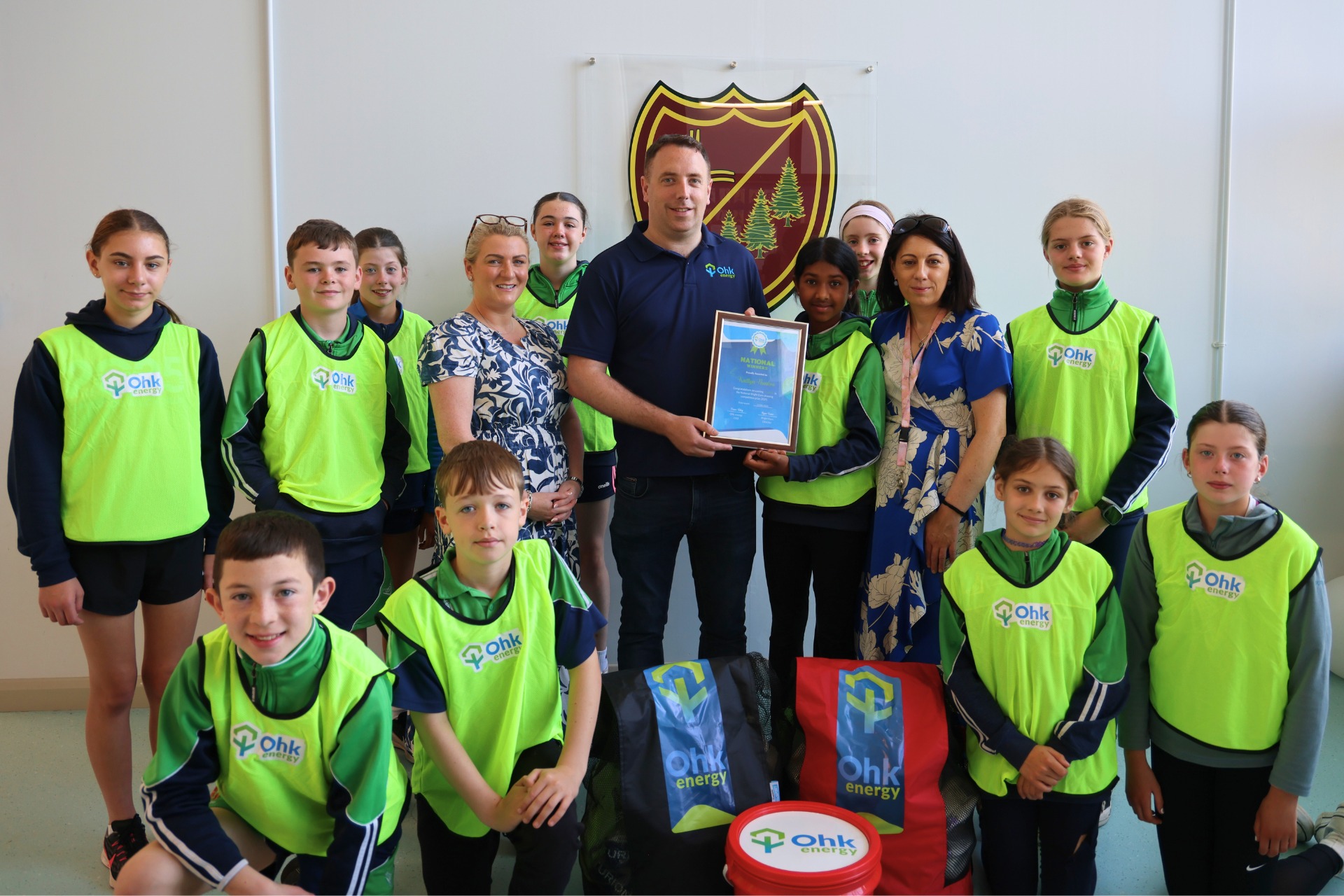 Ohk energy's Bright Eyes Educational Outreach winner 2025 and classmates from Gaelscoil an Choillin, Westmeath.
